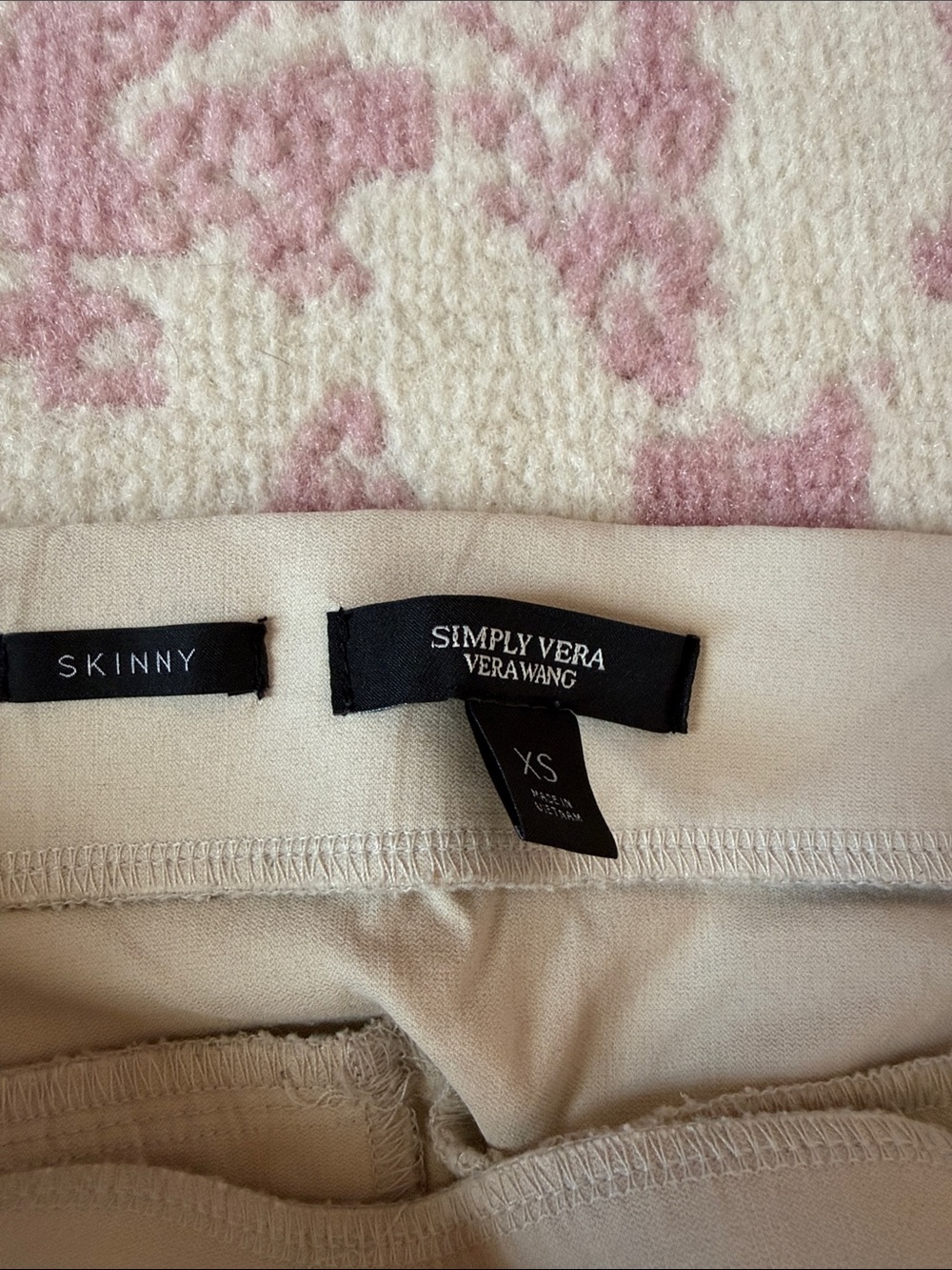 Simply Vera Vera Wang Skinny Ponte Leggings in Light Cream - Picture 2 of 4